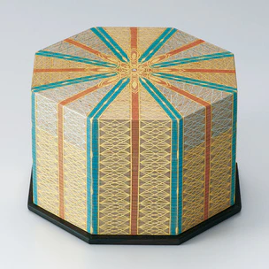 Box with Kirikane Decoration “Yui II (Bond II)”