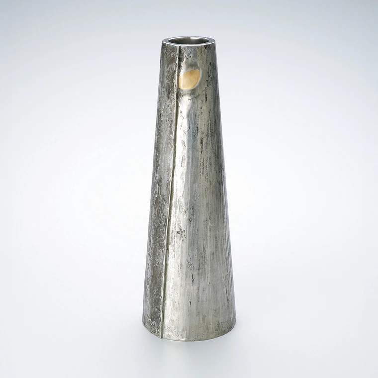 photo Flower Vase Cast in Lost Wax Casting and Igurumi Method