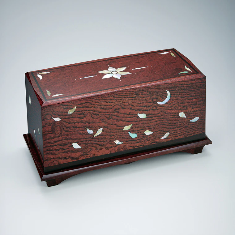 photo Box of Zelkova and Machilus Wood Finished in Wiped Urushi "Lotus Flower"