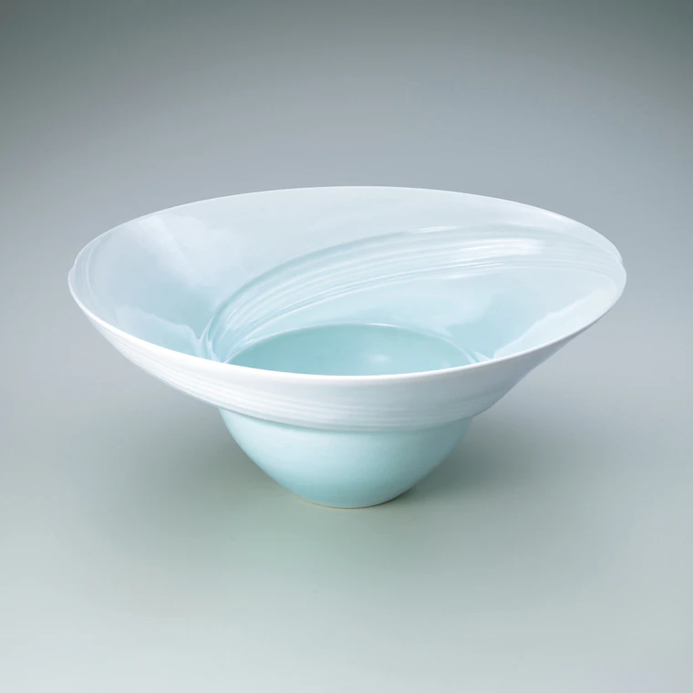 photo White Porcelain Bowl with Pale Blue Glaze and Sea Current Design