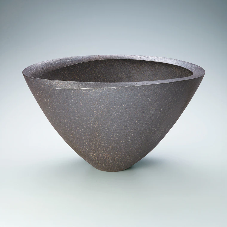 photo Vessel with Engraved Design "Loop"