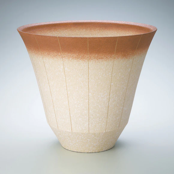 Vessel with Sprayed Slip and Gold Decoration