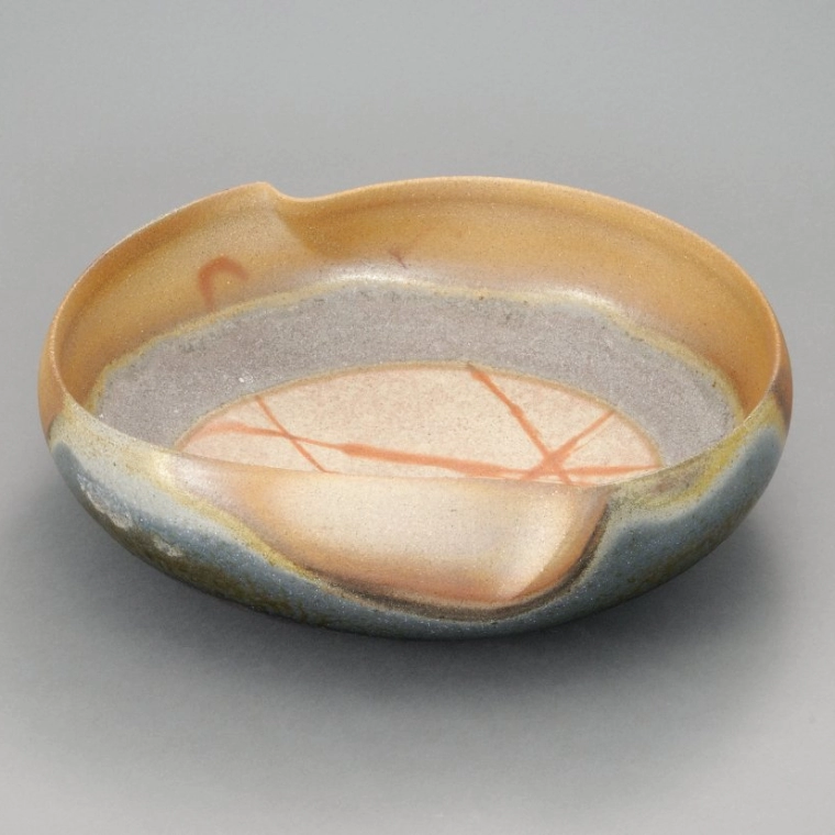photo Bizen Bowl with Fire Marks and Kiln Mutation Effects
