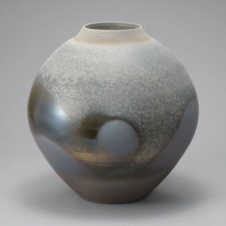 photo Unglazed High-Fired Jar with Kiln Mutation Effects