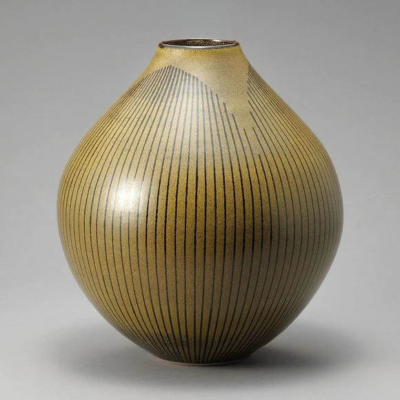 Jar with Iron Glaze and Line Design