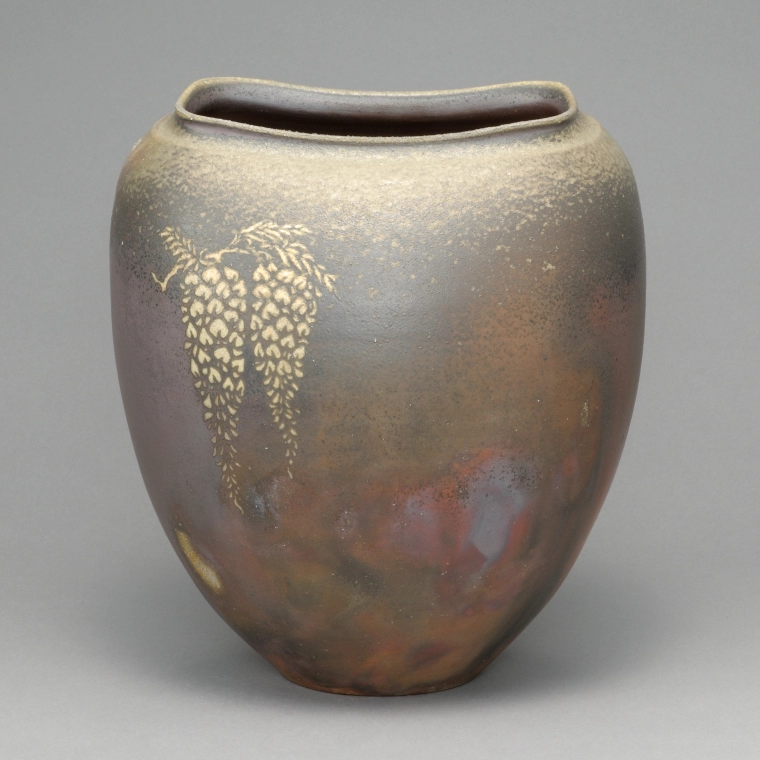photo Bizen Flower Vase with Pictorial Inlay
