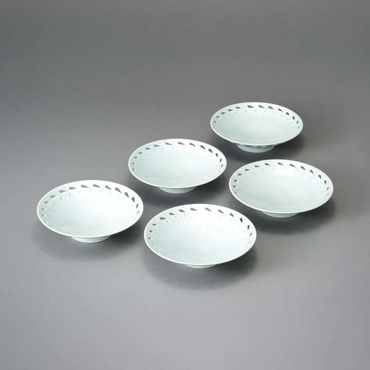 photo Set of 5 Bowls with Line Engravings