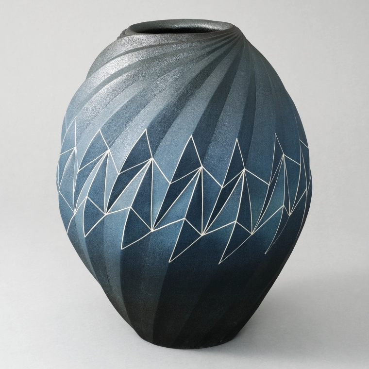 photo Blue Gradation Jar with Geometrical Design