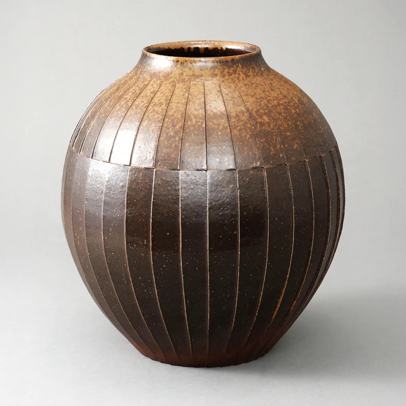 Bizen Jar with Armor-patterned Fluting