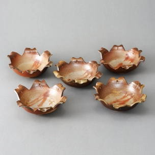 Bizen Bowl with Lily Design