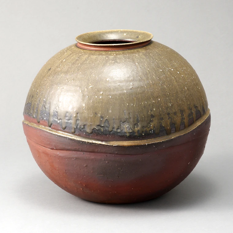 photo Bizen Jar with Sesame Patterned Kiln Mutation Effects