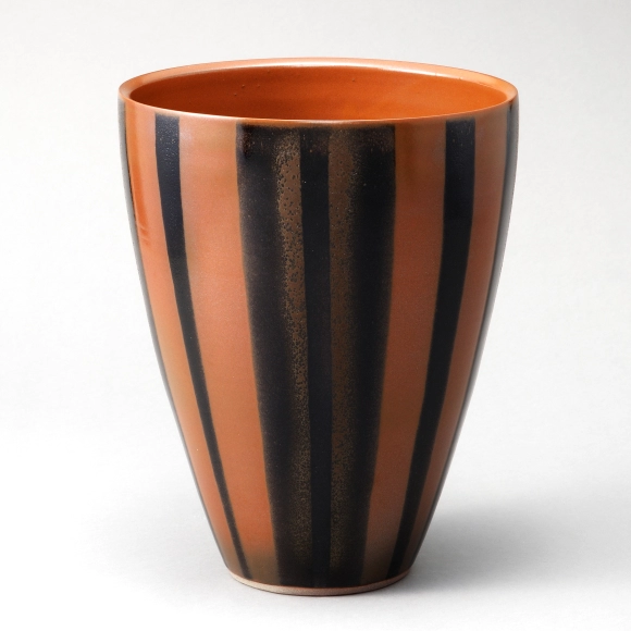 鉄釉彩線文花器