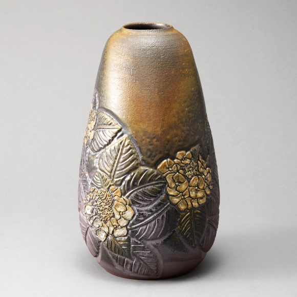 Jar with White Slip Decoration and Engraved Design "Hydrangea"