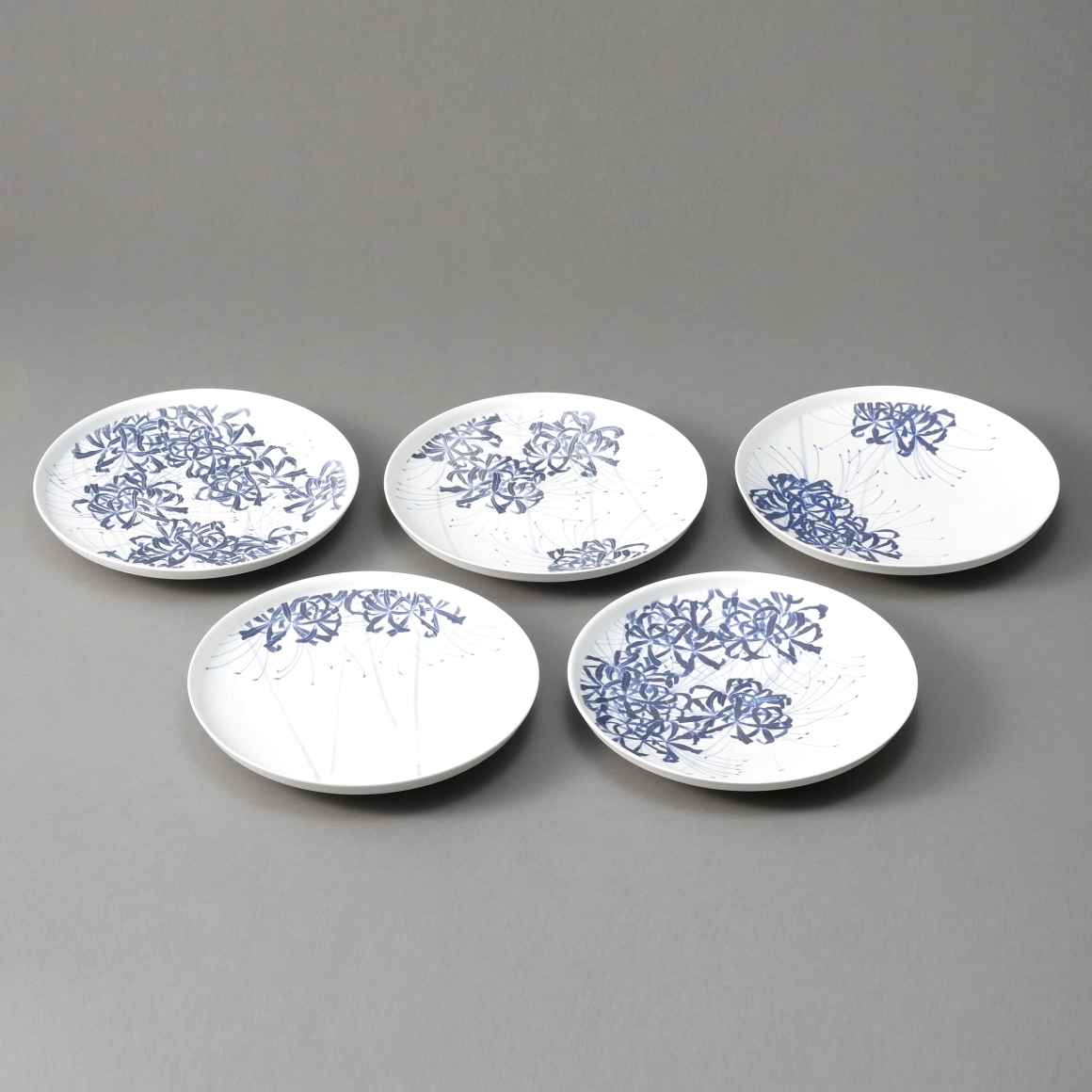 美品　陶芸　希少　年代物　青絵皿　菊花　銘々皿　丁寧に描かれた　薄い作り m_2x_102207_069874e4c60f3362a5