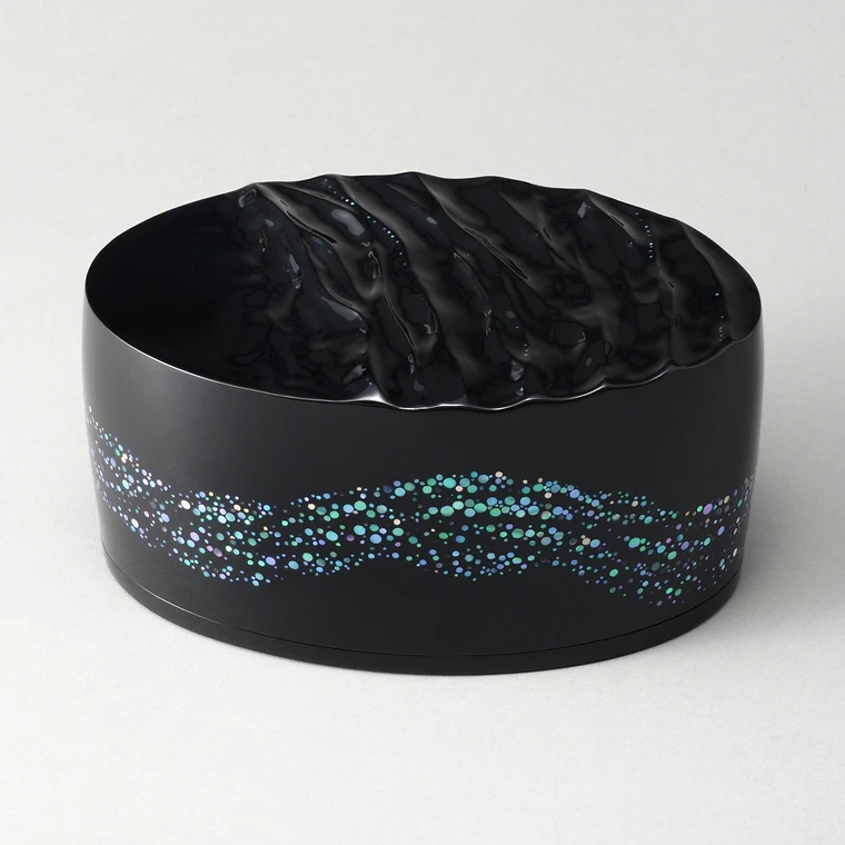 photo Kanshitsu Box with Design in Mother-of-Pearl Inlay "Tidal current"