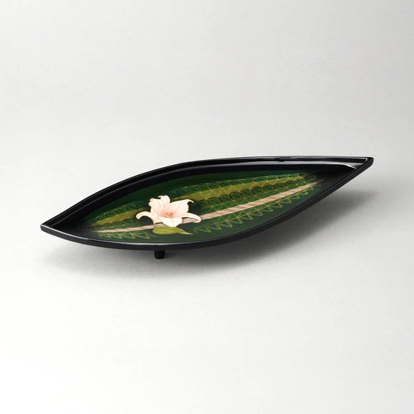 Kanshitsu Serving Dish with Kinma and Bamboo Lily Design 