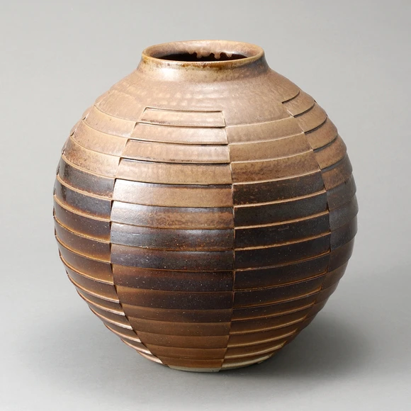 Bizen Jar with Armor-patterned Fluting