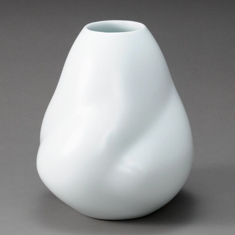 photo White Porcelain Twisted Body Jar