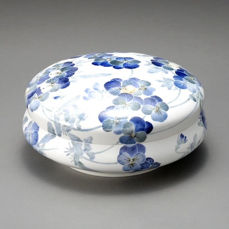 photo Covered Vessel with Flower Patterns in Zaffer