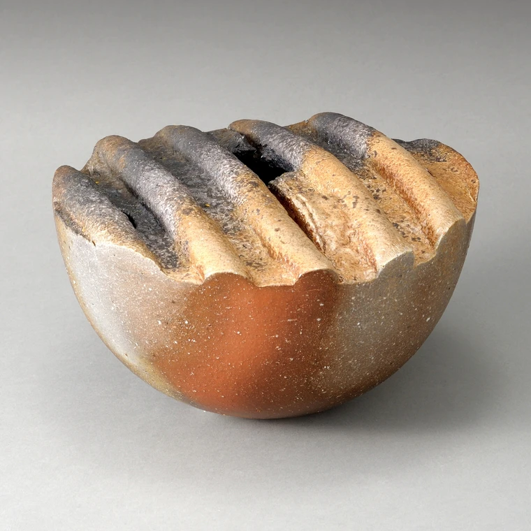 photo Bizen Jar with Stamped Design