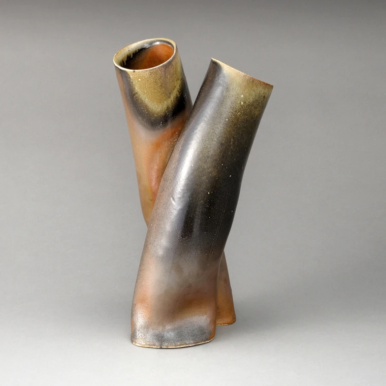photo Bizen Flower Vase "Tsugai"