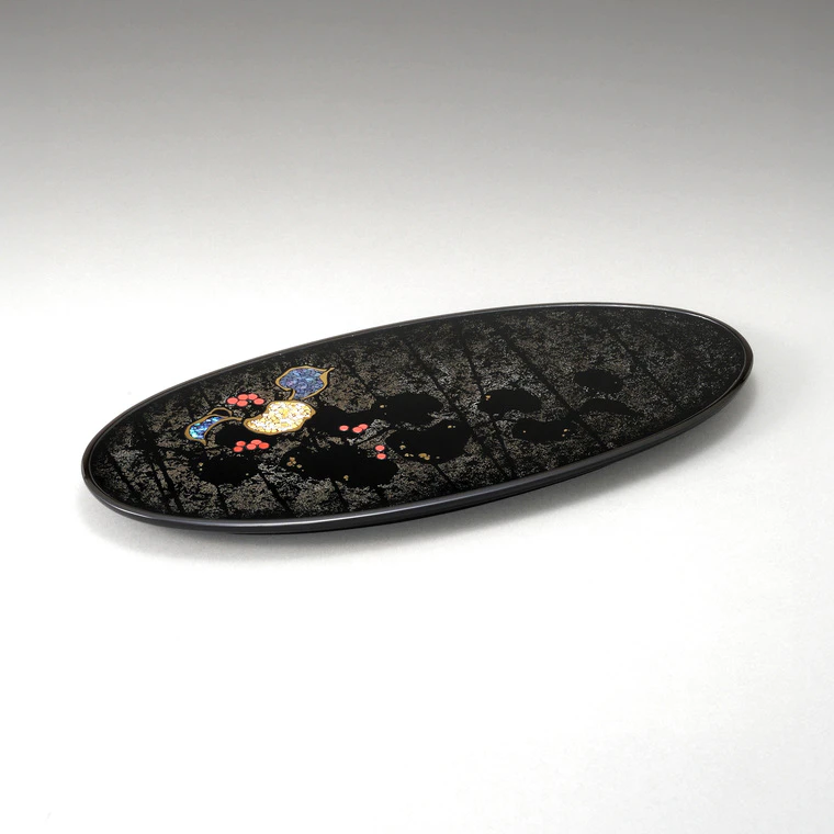 写真：平文蒔絵盤「朱実」