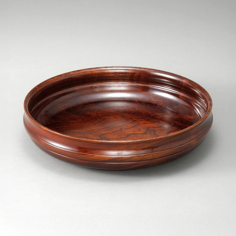 photo Vessel of Zelkova Wood Finished in Wiped Urushi