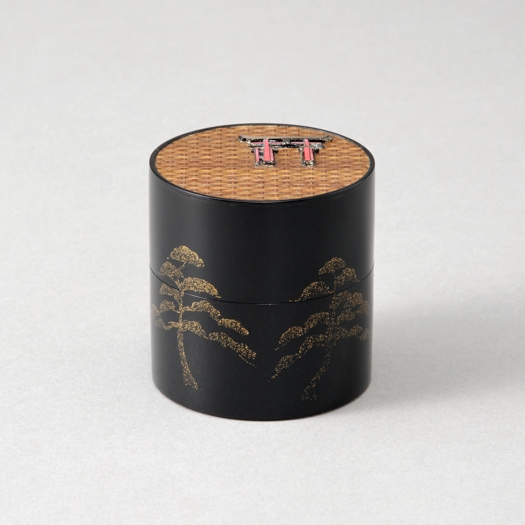 photo Tea Container with Raised Relief and Mother-of-Pearl Inlay "Itsukushima"