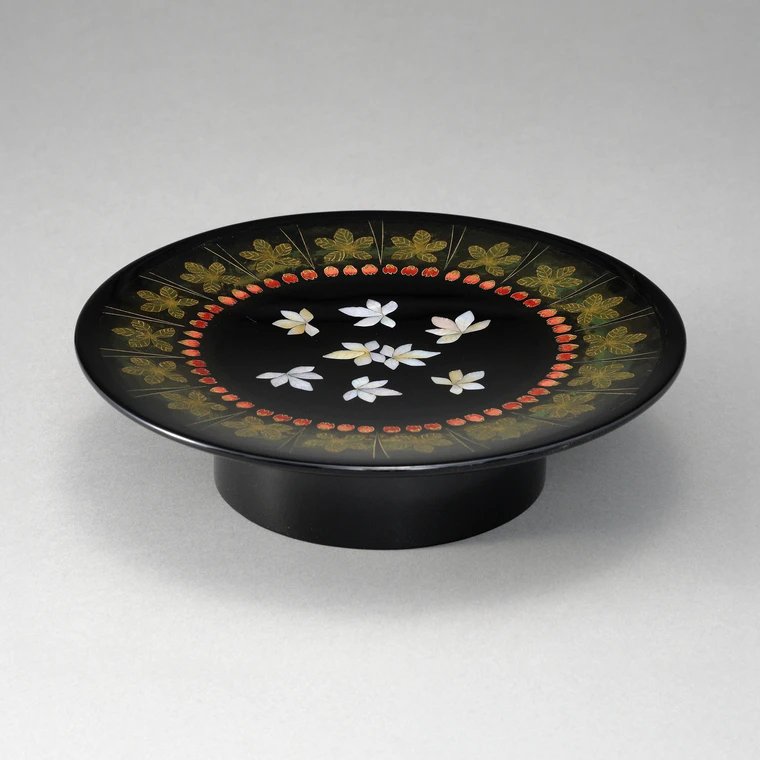 photo Food Vessel with Design in Zonsei and Mother-of-Pearl Inlay "Where Iron is Rich"