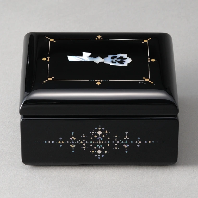 photo Musical Jewelry Box with Mother-of-Pearl Inlay "Thoughts"