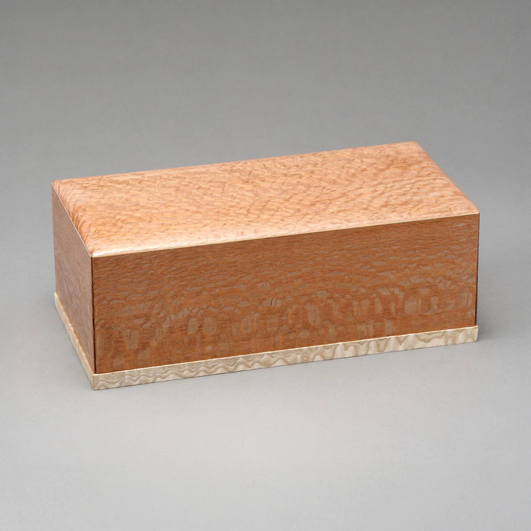 photo Box of Silky Oak Wood "Ripples"