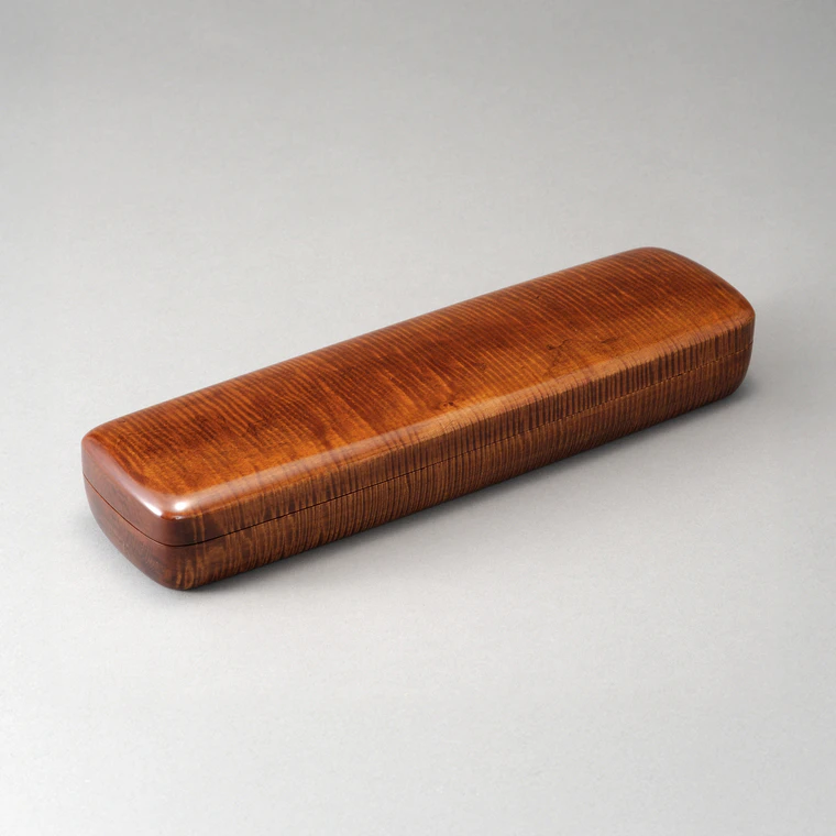 photo Box of horse chestnut wood for tanzaku finished in wiped urushi