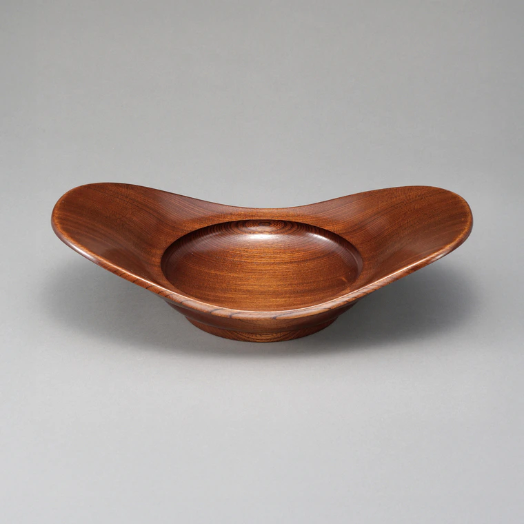 photo Vessel of Zelkova Wood Finished in Wiped Urushi