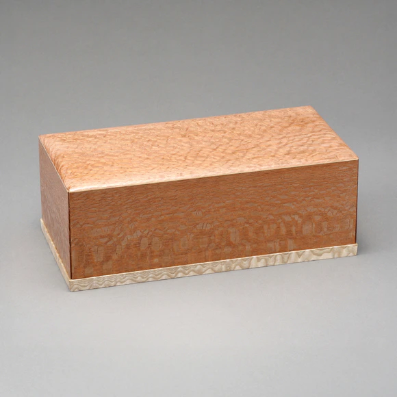 Box of Silky Oak Wood "Ripples"