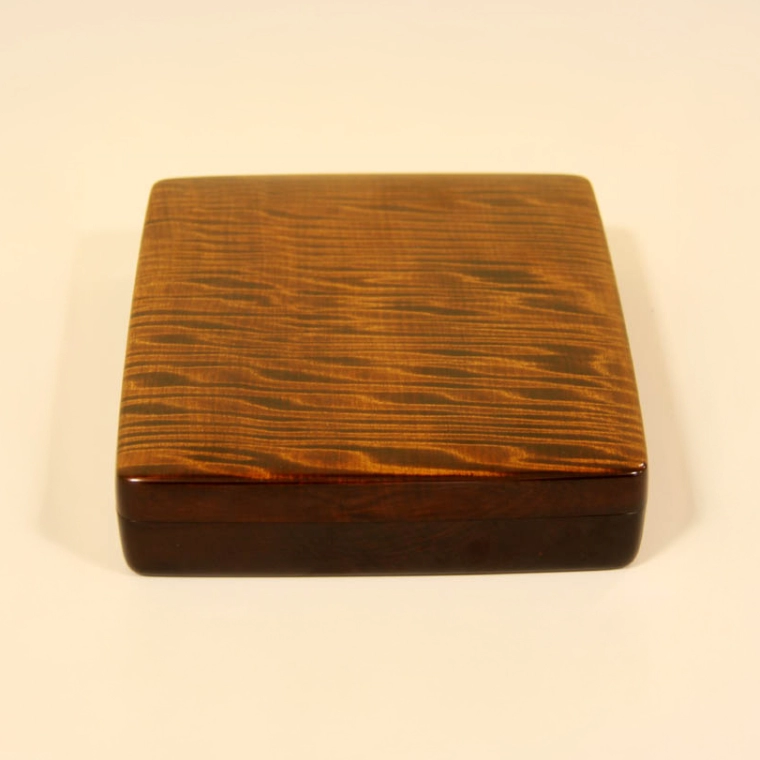 写真：栃拭漆箱