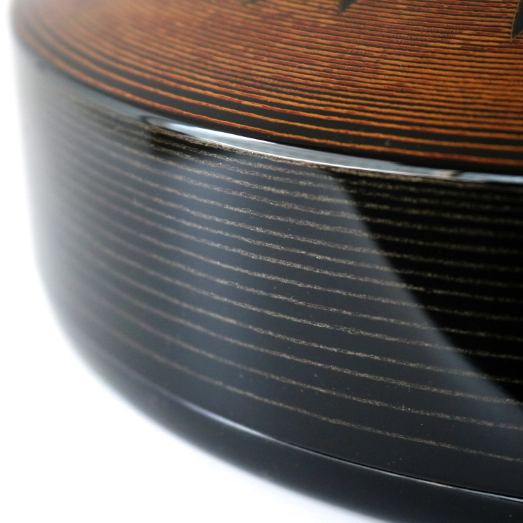 写真:乾漆蒟醤箱「秋夜」