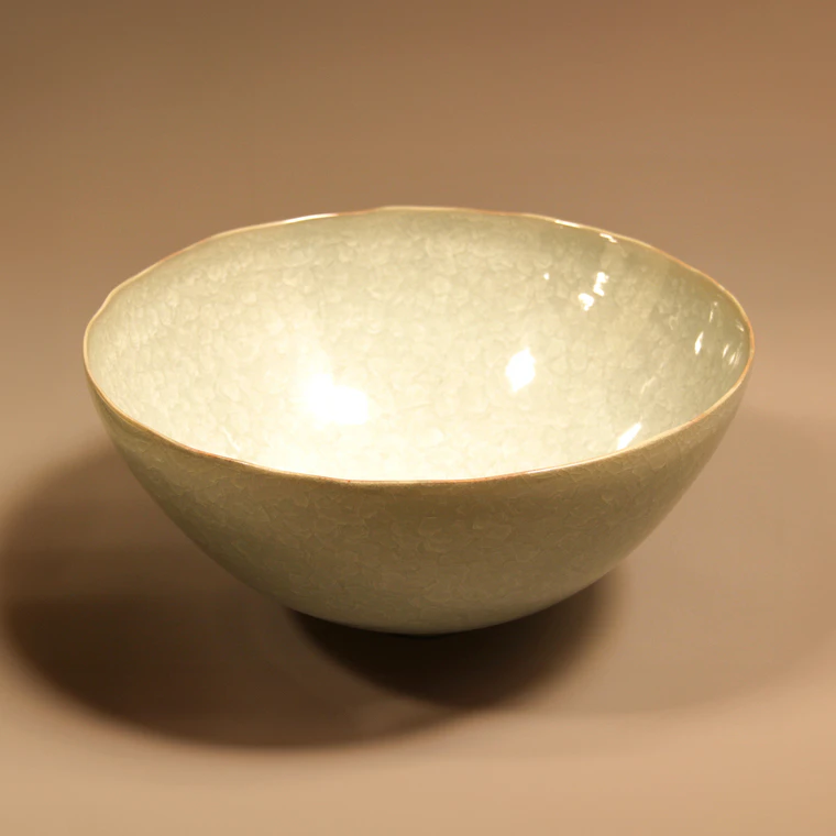 photo Light Blue Bowl with Crackle Glaze "Mitsuru (Fullness)"