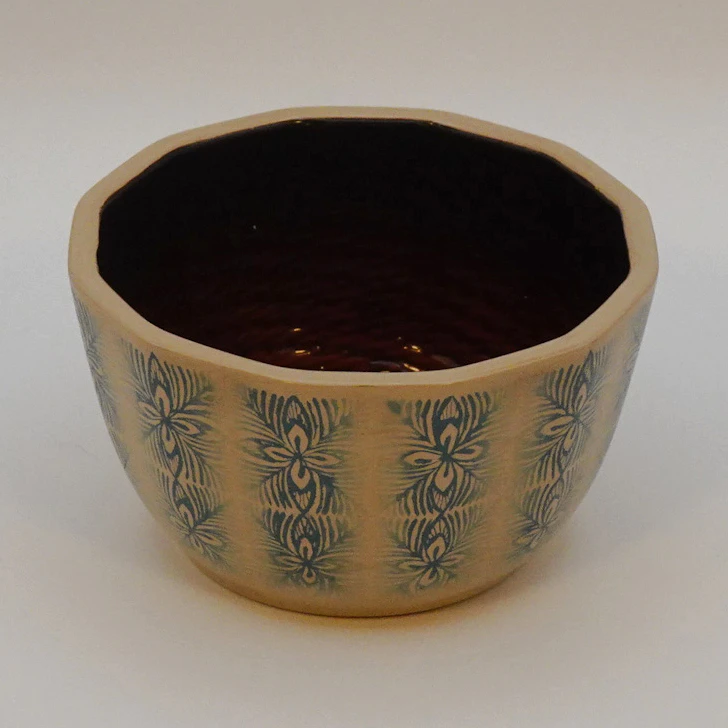 写真:籃胎蒟醬十二角酒器