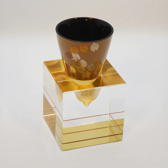 Makie Sake Cup and Acrylic Stand with Design in Kinma – Spring