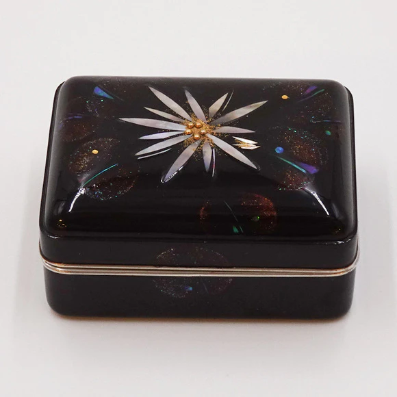 美品 木製 漆塗り 裁縫箱 蒔絵 金彩を施した鳥の蒔絵が