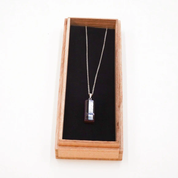 Pendant with Urushi Carving (tsuishitu) and Mother-of-pearl Inlay