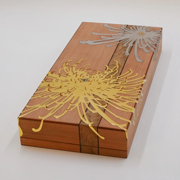 Box for Tanzaku with Design in Makie on Plain Cedar Wood Surface "Chrysanthemum"