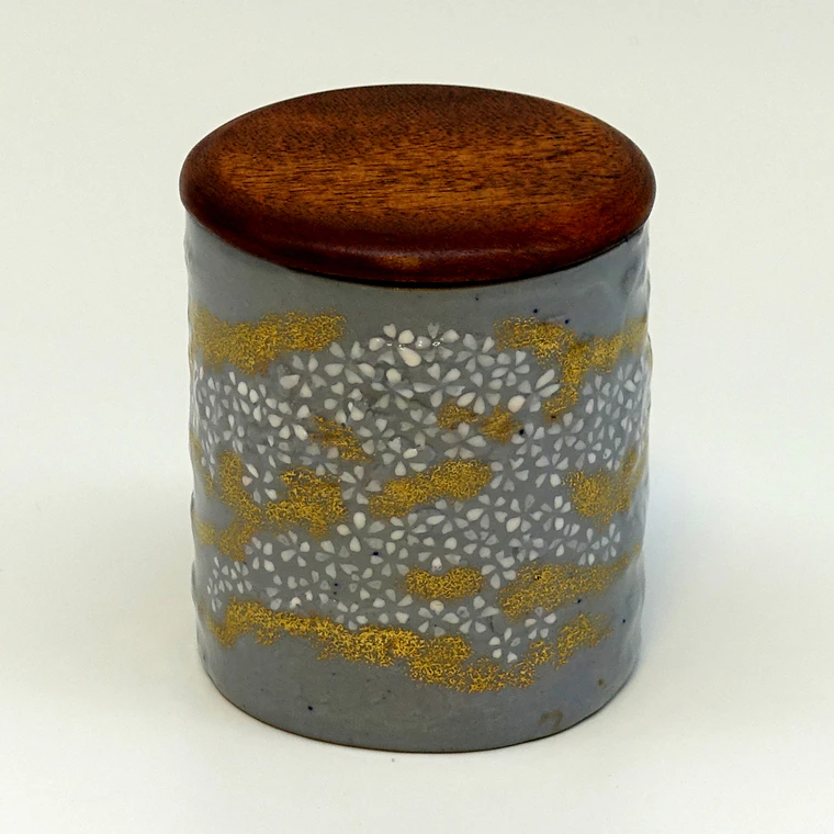 photo Sun-giri Tea Caddy, Reproduction of Cherry Bark
