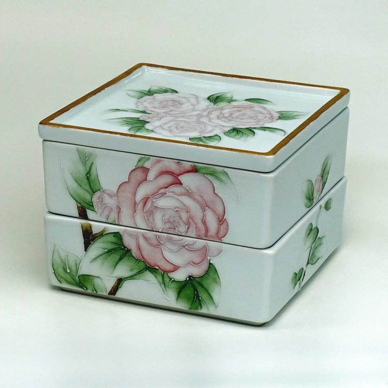 photo Tiered Food Box with Gold Decoration and Otome-tsubaki (Camellia) Design