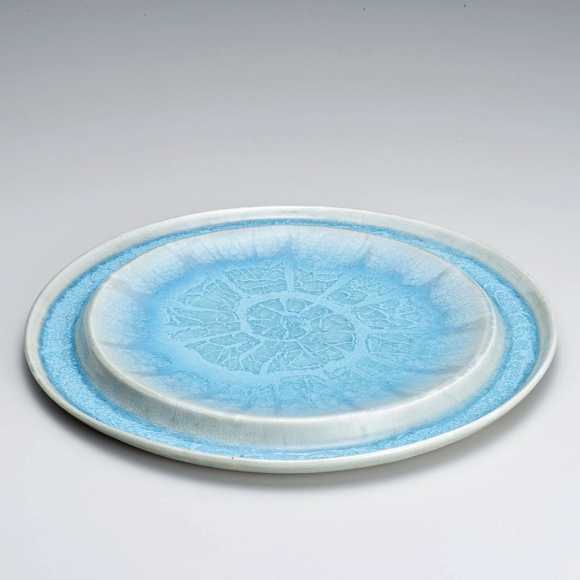Flat Dish with Stream Design