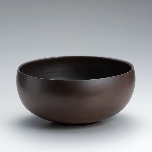 Vessel with color shining like moonlight