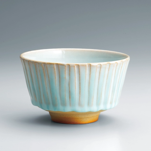 Tea Bowl with Pale Blue Glaze and Line Design