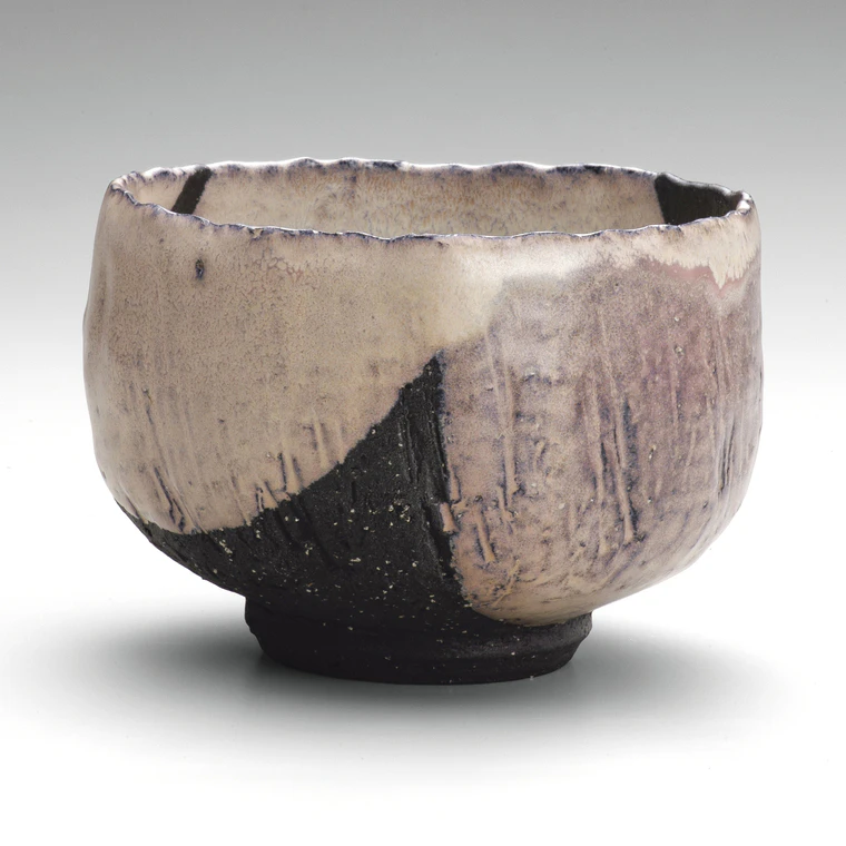 photo Hagi Tea Bowl with White Glaze and Kiln Mutation Effects