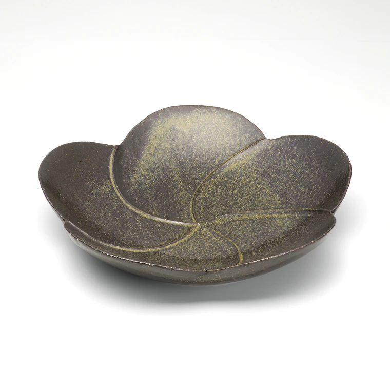 photo Large Bowl with Twisted Plum Blossom Shape