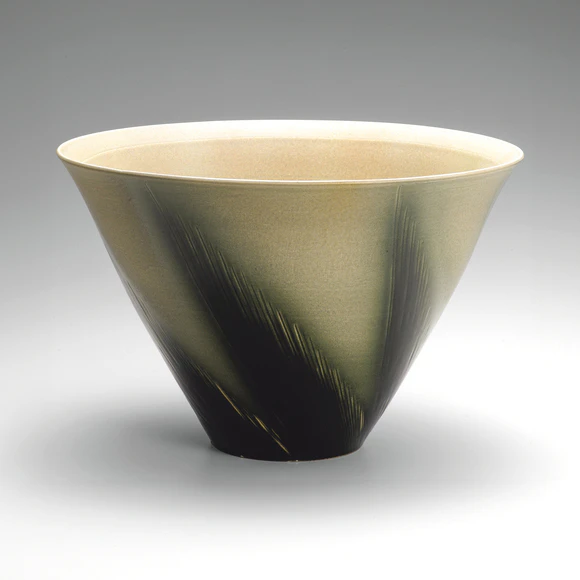 Hagi Flower Vase with Green Glaze and Line Design